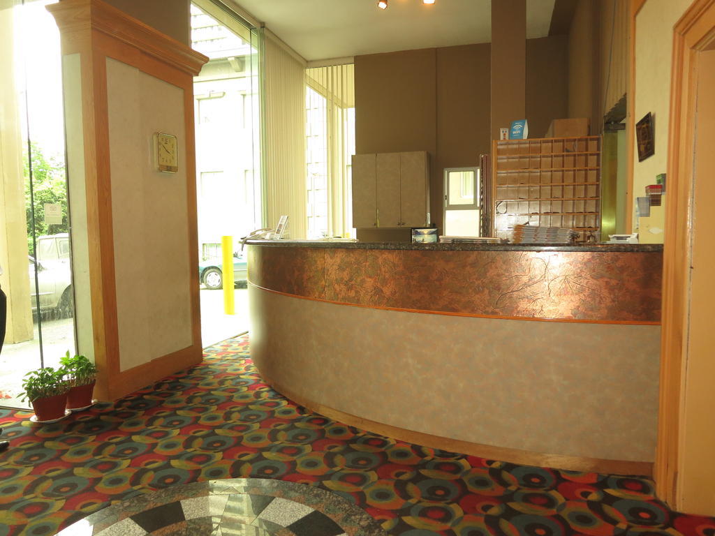 Tropicana Suite Hotel Vancouver Exteriör bild